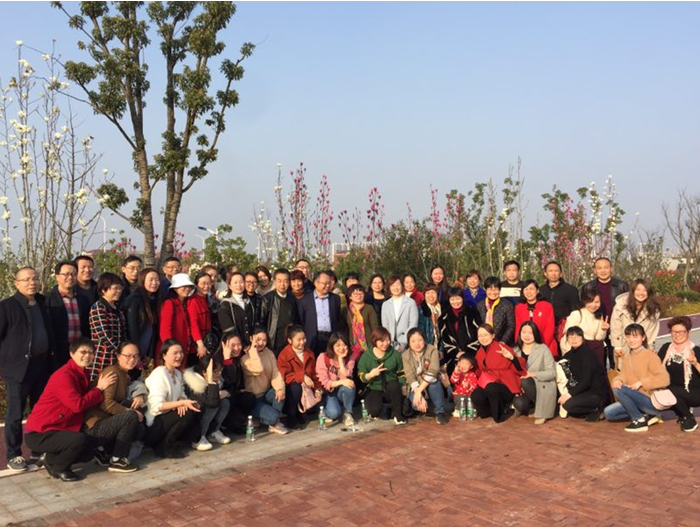 春風(fēng)又綠蒸水岸   我院女王徒步游