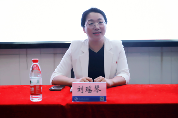 【基礎(chǔ)數(shù)據(jù)】舉旗幟、亮身份、樹(shù)新風(fēng) ——學(xué)院團(tuán)委舉行志愿服務(wù)授旗儀式