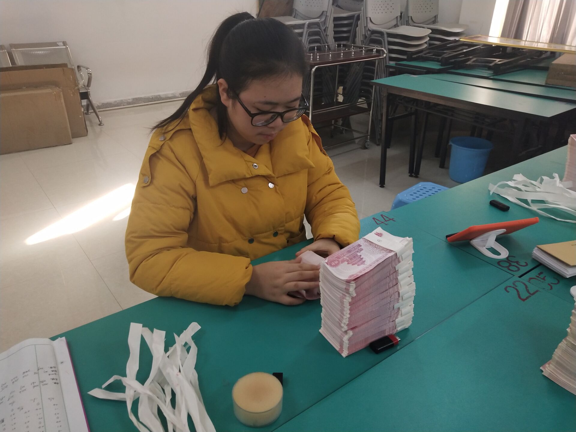 18會(huì)計(jì)中專班學(xué)習(xí)之星 李婷.jpg