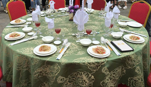 經(jīng)濟(jì)貿(mào)易系舉辦第三屆技能文化節(jié)餐巾折花競(jìng)賽