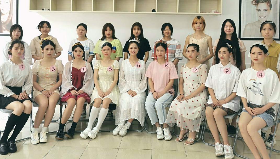 經(jīng)貿(mào)系圓滿完成美發(fā)與形象設(shè)計專業(yè)技能抽查工作