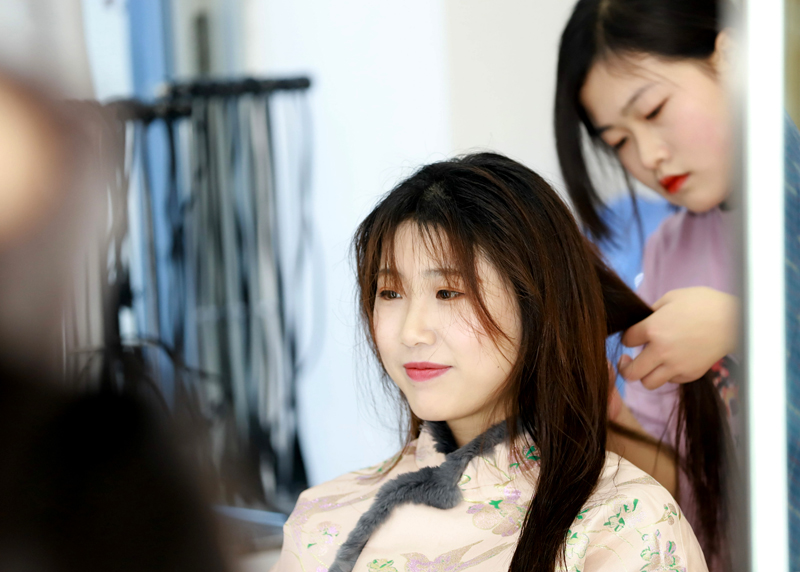 經(jīng)貿(mào)系開展感恩老師新年禮活動