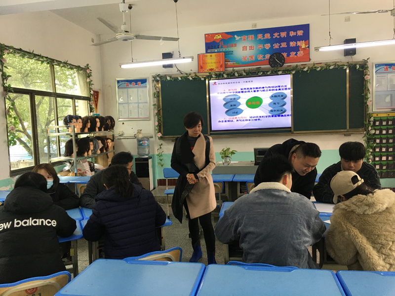 經(jīng)濟貿易系開展創(chuàng)新創(chuàng)業(yè)項目指導老師培訓