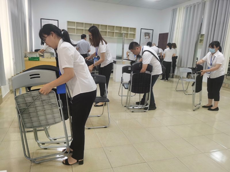 經(jīng)貿(mào)系黨總支組織開展“黨旗在基層高高飄揚(yáng)”主題黨日---志愿服務(wù)活動