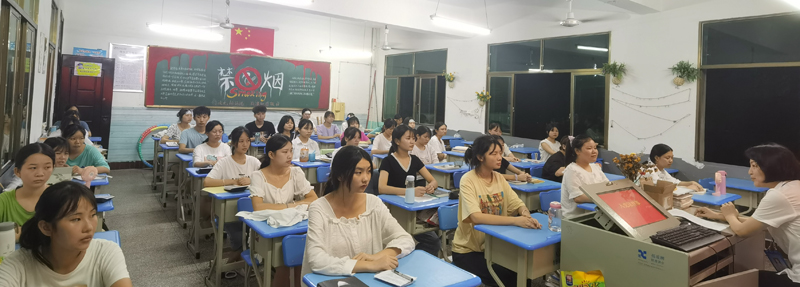 經(jīng)貿(mào)系組織開展黨史學(xué)習(xí)教育--積極向黨組織靠攏宣講