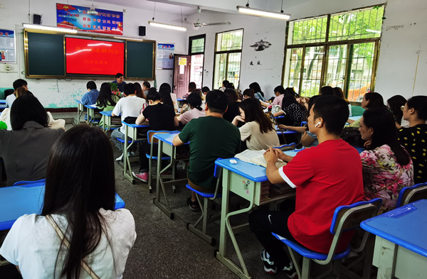 經(jīng)濟(jì)貿(mào)易系組織召開2022年上半年度意識形態(tài)研判會