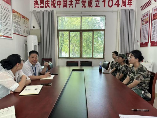 領(lǐng)導(dǎo)關(guān)懷暖人心，攜手共促成長