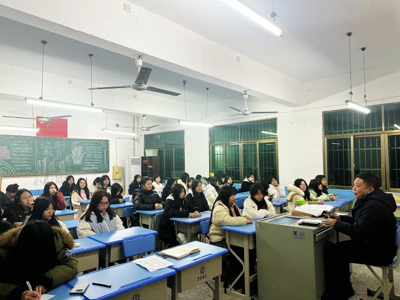 暢所欲言話成長，凝心聚力促發(fā)展——經(jīng)貿(mào)旅游學(xué)院召開學(xué)生座談會(huì)