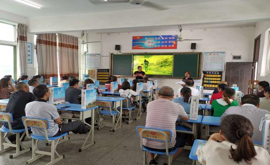 衡陽(yáng)技師學(xué)院機(jī)械工程系召開 “您的相伴，我的成長(zhǎng)”主題家長(zhǎng)會(huì)