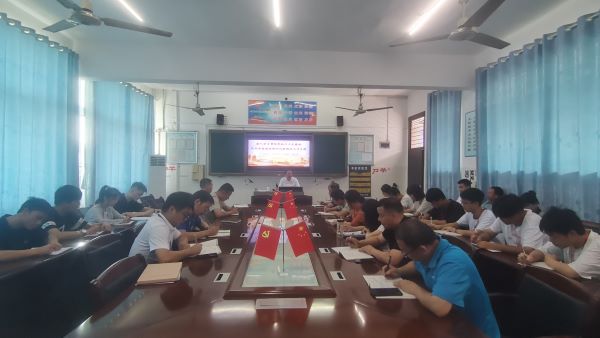 黨委委員、副院長周少良為智能制造學(xué)院黨總支黨員講專題黨課