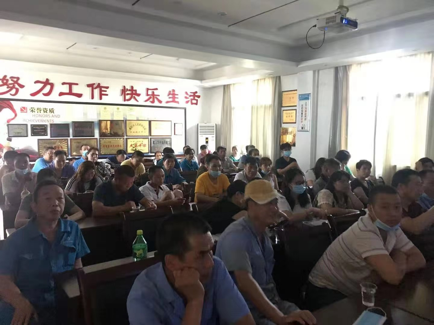 衡陽技師學(xué)院和湖南創(chuàng)大玉免化工開展校企合作舉辦技能培訓(xùn)班