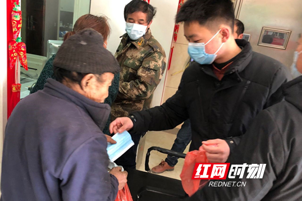 展青年擔(dān)當(dāng)！衡陽技師學(xué)院“00后”學(xué)子主動“請纓”奮戰(zhàn)防疫一線