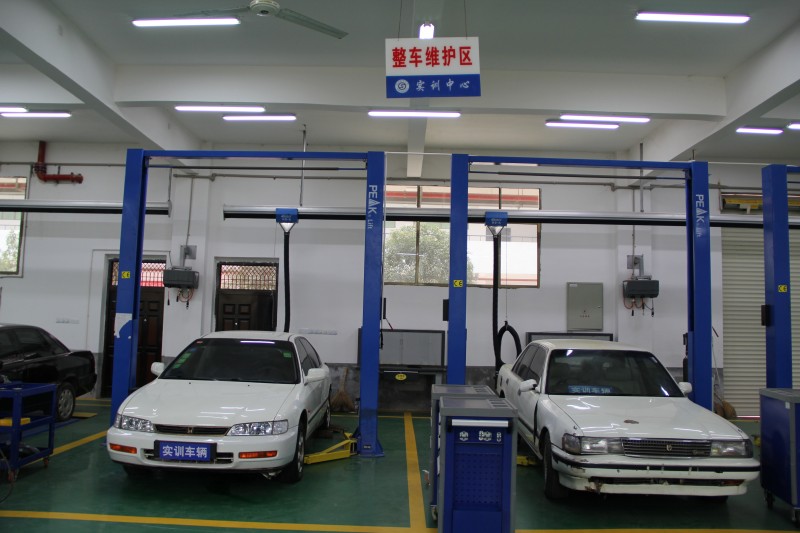 汽車(chē)整車(chē)維護(hù)實(shí)訓(xùn)區(qū)域