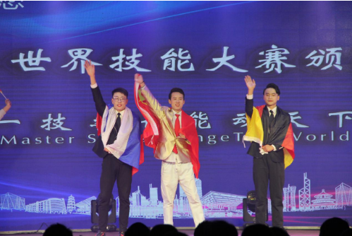 我系選送的《追夢(mèng)》節(jié)目參加學(xué)院2020“匠心筑夢(mèng) 技能報(bào)國(guó)”元旦晚會(huì)，摘得一等獎(jiǎng)