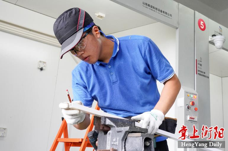 包攬前三！衡陽(yáng)技師學(xué)院在電氣裝置項(xiàng)目中取得好成績(jī)