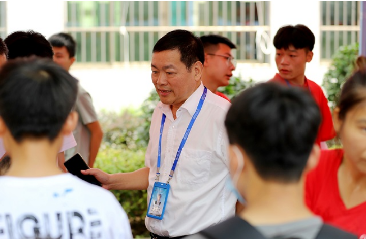 “00后”來(lái)了 衡陽(yáng)技師學(xué)院迎新有點(diǎn)“潮”