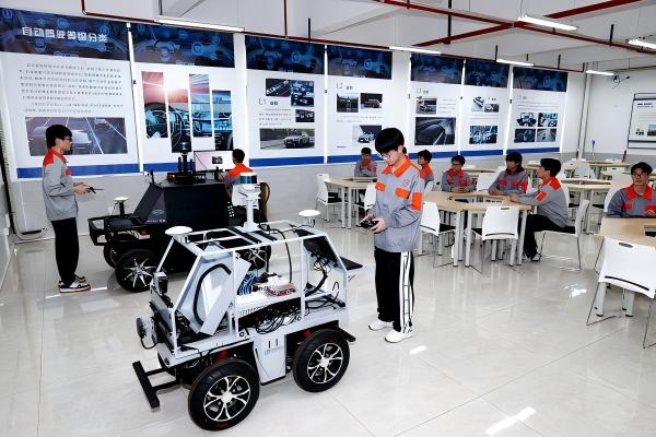 智能網(wǎng)聯(lián)整車實訓(xùn)室