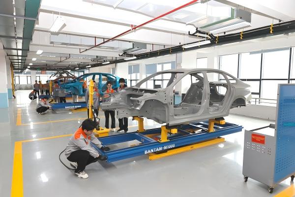 車身電子測量與校正實訓室