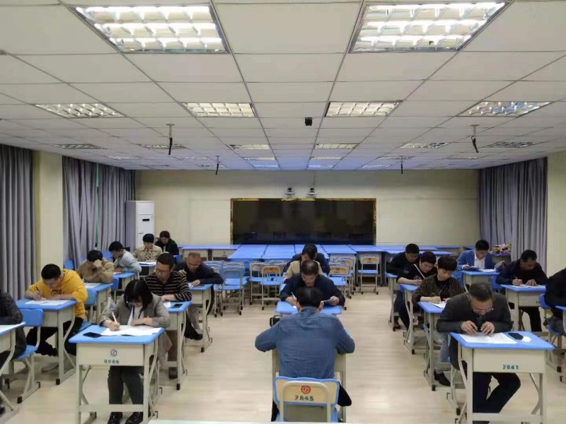 實訓(xùn)中心組織所有管理人員進(jìn)行實訓(xùn)室安全知識學(xué)習(xí)培訓(xùn)與考試