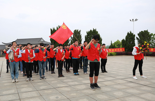 緬懷先烈，奮發(fā)圖強(圖文)