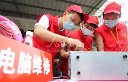 人民網(wǎng)報(bào)道我院技能扶貧下鄉(xiāng)服務(wù)活動(dòng)