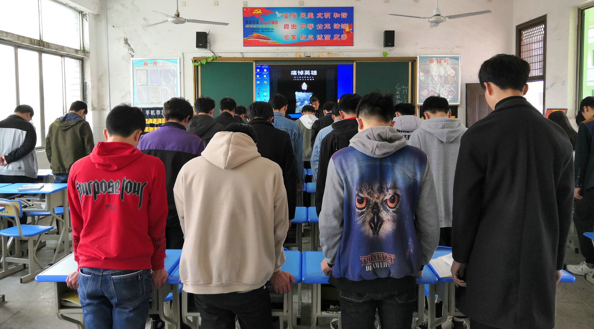 深切緬懷逝去英雄，厚植愛國主義情懷(圖文)