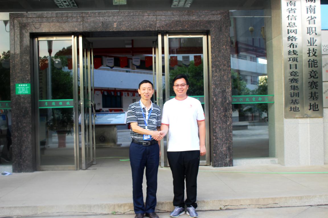 第44屆世界技能大賽金牌選手梁嘉偉來我院指導(dǎo)信息網(wǎng)絡(luò)布線賽項集訓(xùn)工作