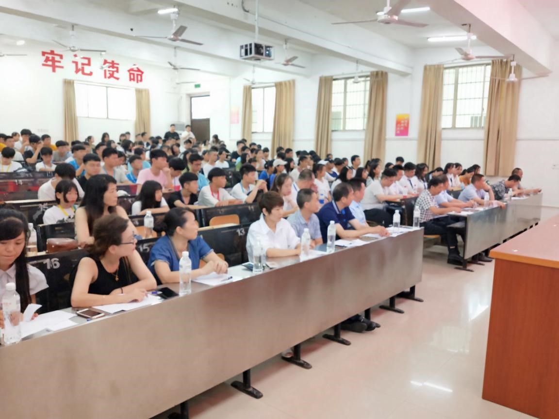 “我與祖國共奮進，爭做德技雙馨的新時代的大國工匠”主題演講比賽