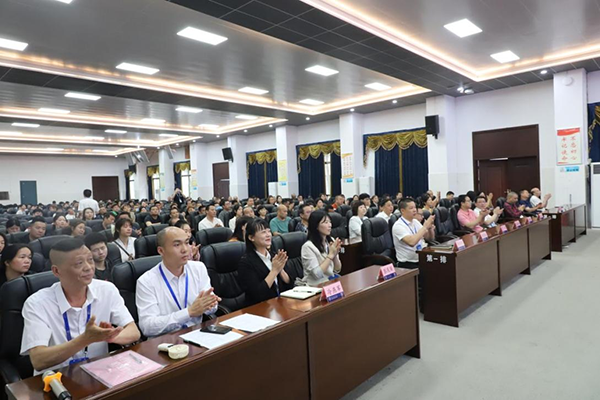 職業(yè)教育活動(dòng)周丨衡陽(yáng)技師學(xué)院召開(kāi)“家校共攜手  一起向未來(lái)” 主題家長(zhǎng)會(huì)