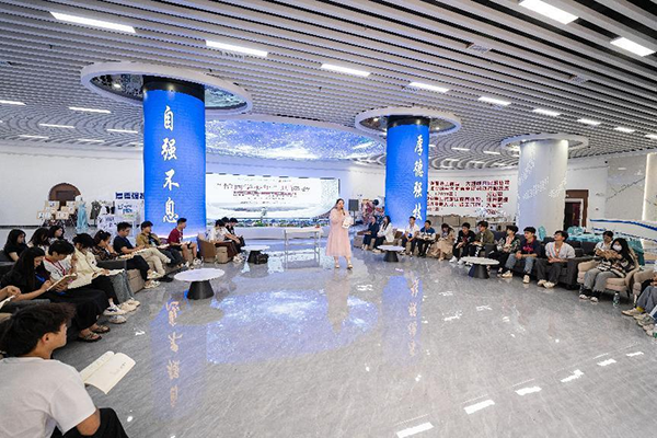 衡陽技師學(xué)院開展第二期《恰同學(xué)少年》 共讀會