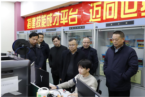 學(xué)院領(lǐng)導(dǎo)看望慰問(wèn)湖南省第二屆職業(yè)技能大賽備賽師生