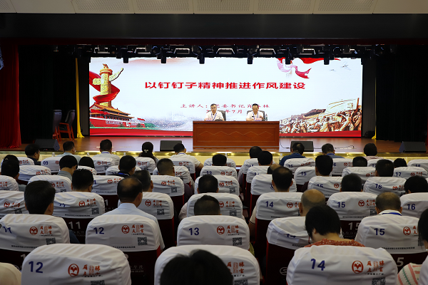 學(xué)院黨委書記肖春林講授深入貫徹中央八項規(guī)定精神學(xué)習(xí)教育專題黨課