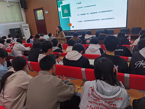 致公黨衡陽市委會來我院開展勵志講座暨圖書公益捐贈活動