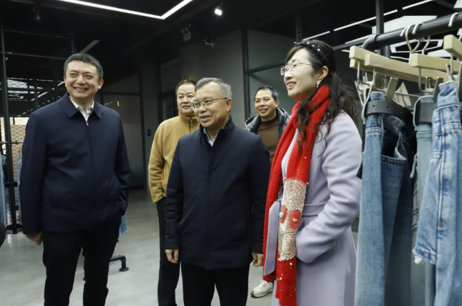 學(xué)院黨委書記肖春林一行赴常寧市水口山經(jīng)濟開發(fā)區(qū)考察調(diào)研