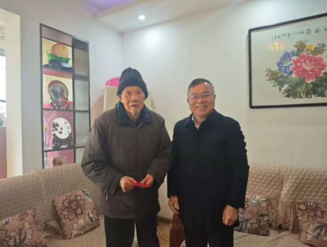 新春送溫暖 關(guān)愛暖人心——學(xué)院領(lǐng)導(dǎo)帶隊開展2026年春節(jié)前走訪慰問活動