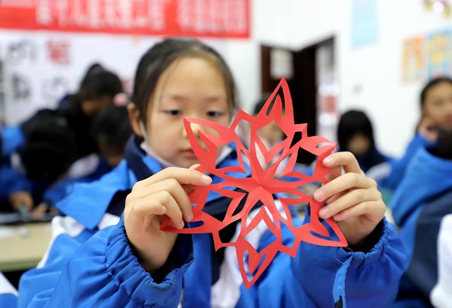 在關(guān)愛(ài)中茁壯成長(zhǎng) 在藝術(shù)中享受快樂(lè)