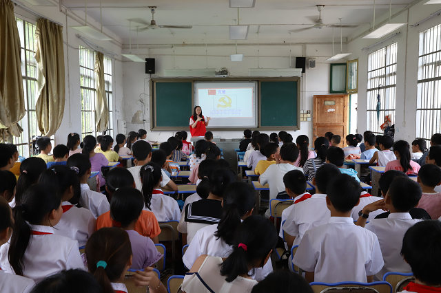 衡陽技師學(xué)院支教隊(duì)伍將“紅色課堂”送進(jìn)衡山縣店門鎮(zhèn)中心完小