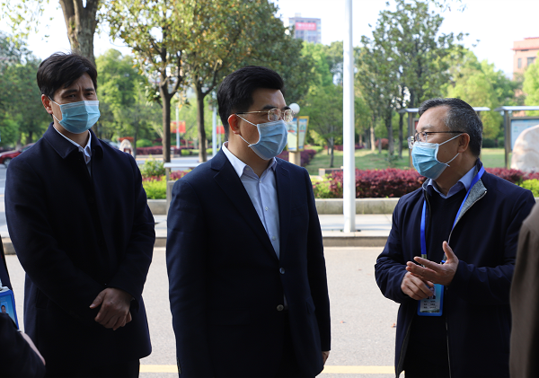 衡陽(yáng)市委副書記賴馨正到衡陽(yáng)技師學(xué)院督導(dǎo)檢查疫情防控工作