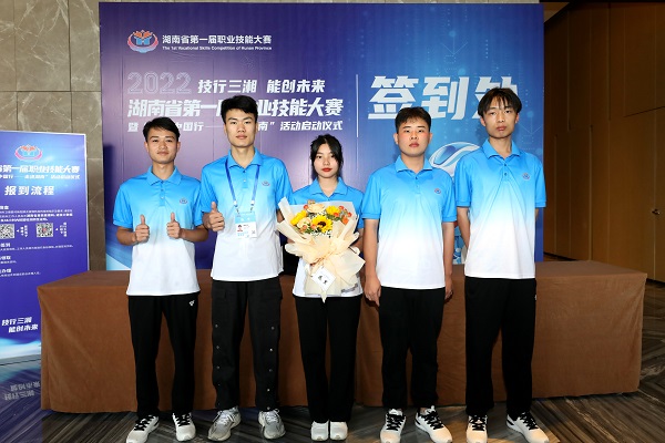 【冠軍風(fēng)采】海報(bào)丨衡陽(yáng)技師學(xué)院：今夏好“豐景”，金牌鑄輝煌