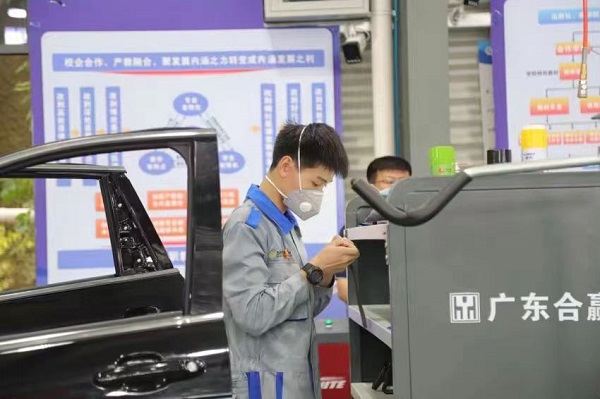 喜訊！衡陽技師學(xué)院在2022年全國職業(yè)院校技能大賽中職組車身修理賽項競賽中奪得二等獎