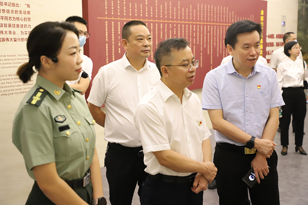 創(chuàng)新學(xué)習(xí)形式！衡陽技師學(xué)院黨委理論學(xué)習(xí)中心組把“課堂”搬到紅色教育基地