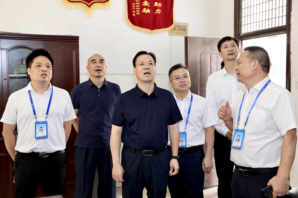 省民宗委黨組副書記、副主任胡建新一行來學(xué)院調(diào)研指導(dǎo)民族團(tuán)結(jié)進(jìn)步示范點(diǎn)創(chuàng)建工作 