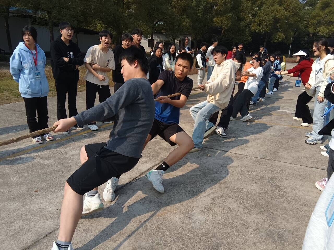 現(xiàn)代物流學(xué)院第四屆拔河比賽圓滿落幕