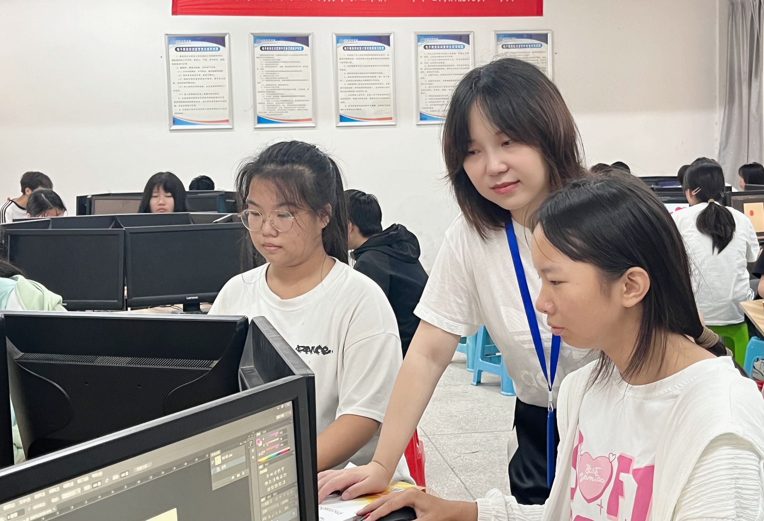 現(xiàn)代物流學院優(yōu)秀教師劉寧：匠心育人，電商筑夢